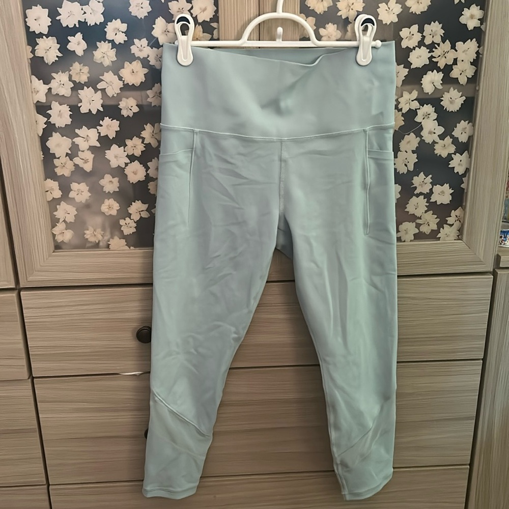 Athleta Salutation Stash mesh tight. Size medium Petite.